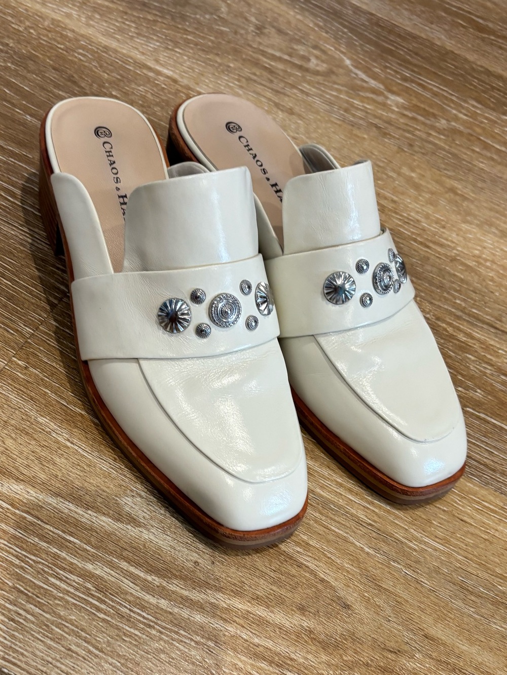 Chaos & Harmony white loafer mule with silver detail US 7